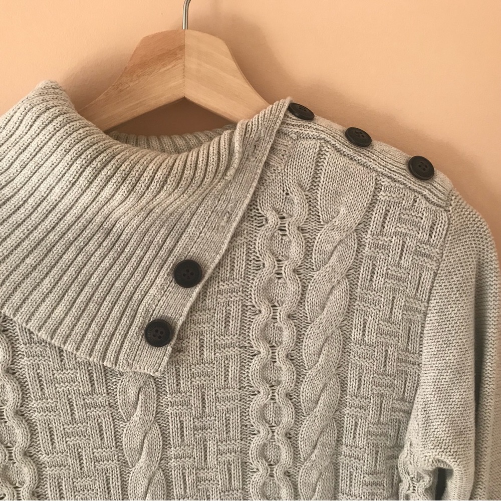Beautiful sweater with asymmetrical large collar and buttons